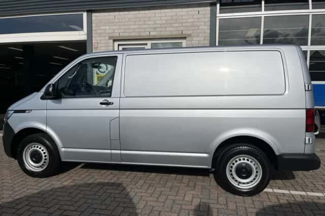 Volkswagen Transporter (2020) thumbnail 2