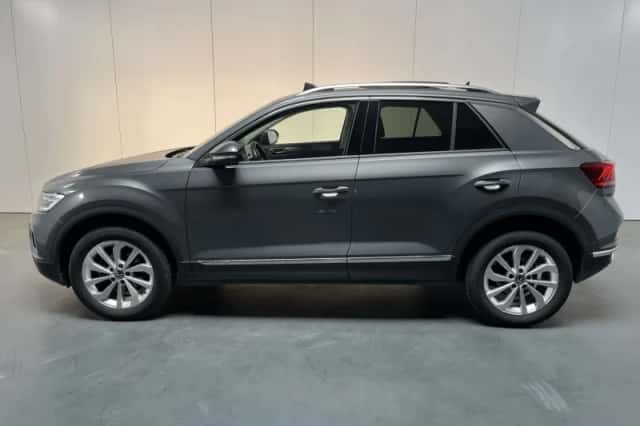 Volkswagen T-Roc (2024) thumbnail 2