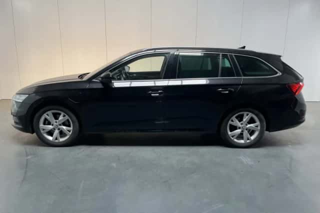 Škoda Octavia (2023) thumbnail 2