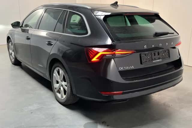 Škoda Octavia (2023) thumbnail 5