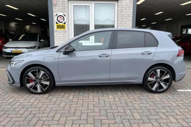 Volkswagen Golf (2022) thumbnail 2