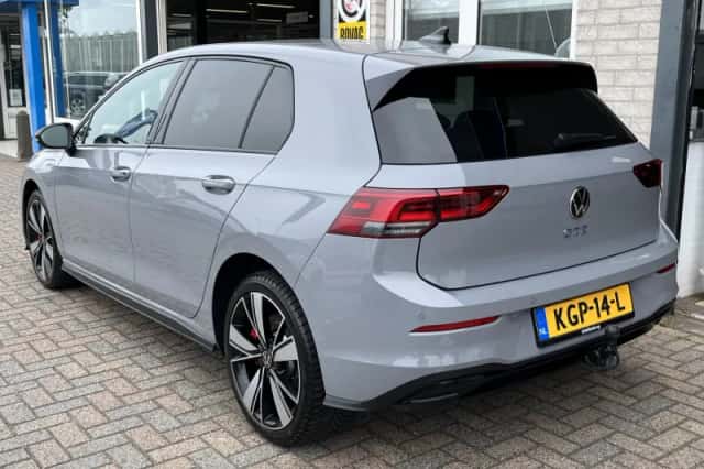 Volkswagen Golf (2022) thumbnail 5
