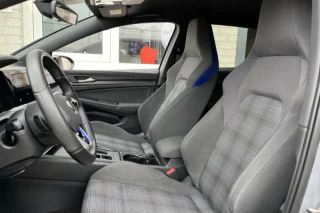 Volkswagen Golf (2022) thumbnail 6
