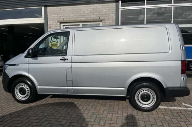 Volkswagen Transporter (2020) thumbnail 2