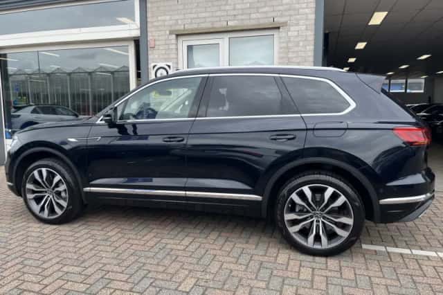 Volkswagen Touareg (2022) thumbnail 2