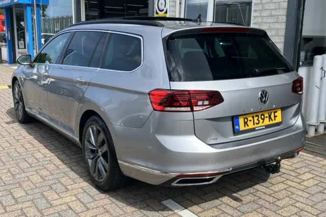 Volkswagen Passat (2020) thumbnail 2