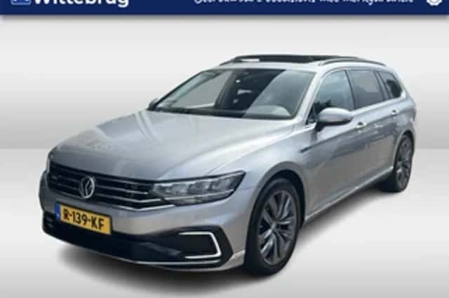 Volkswagen Passat (2020) thumbnail 1