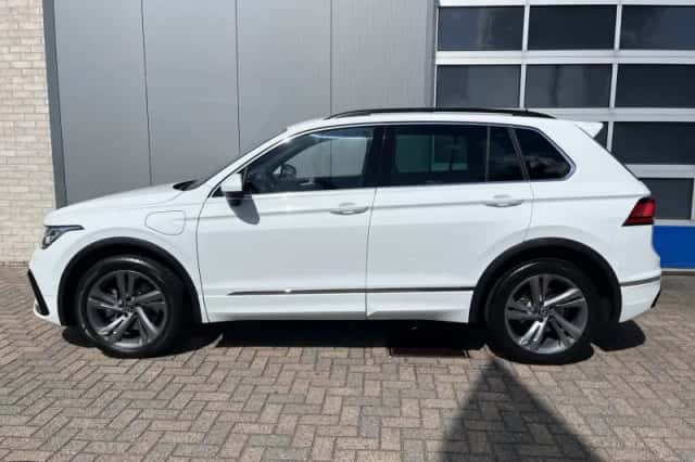 Volkswagen Tiguan (2023) thumbnail 2