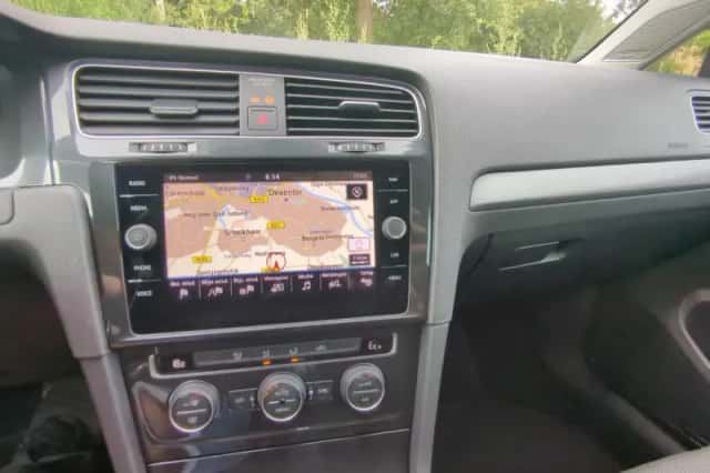 Volkswagen E-Golf (2020) thumbnail 6