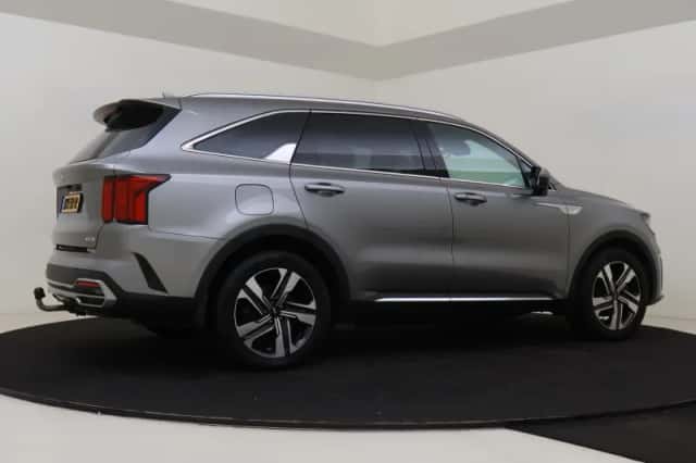 Kia Sorento (2023) thumbnail 3