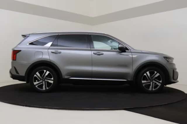Kia Sorento (2023) thumbnail 4