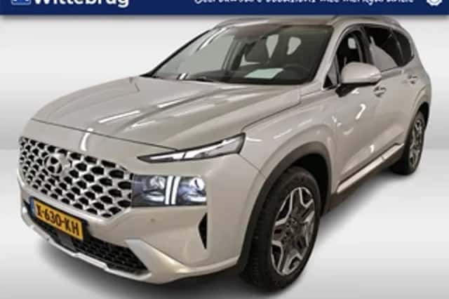 Hyundai Santa Fe (2023) thumbnail 1