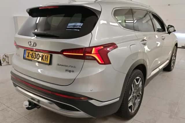 Hyundai Santa Fe (2023) thumbnail 3