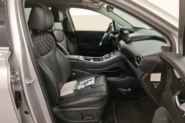 Hyundai Santa Fe (2023) thumbnail 4