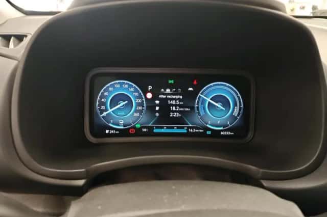 Hyundai Santa Fe (2023) thumbnail 5