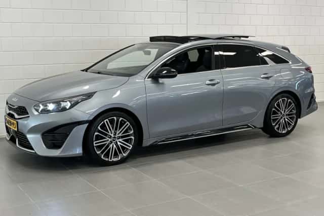 Kia Proceed (2023) thumbnail 3