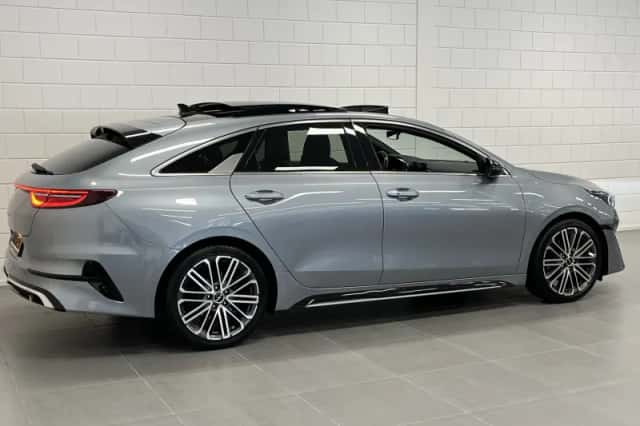 Kia Proceed (2023) thumbnail 4