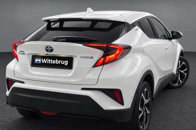 Toyota C-HR (2019) thumbnail 3