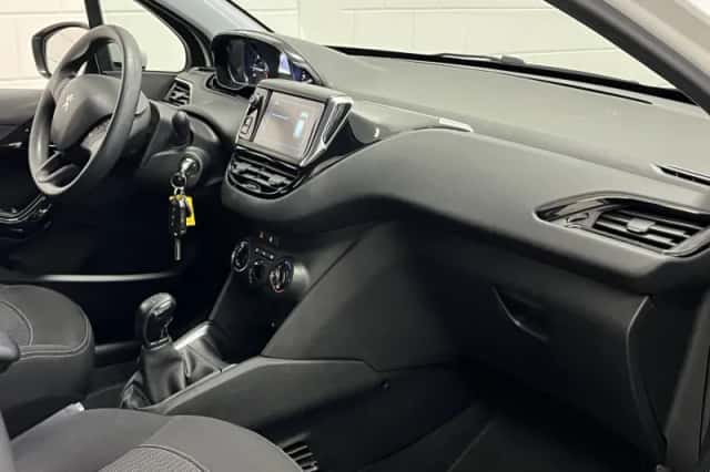 Peugeot 208 (2017) thumbnail 4