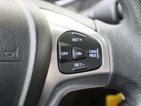 Ford Fiesta (2014) thumbnail 23