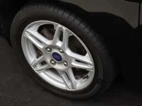 Ford Fiesta (2014) thumbnail 31