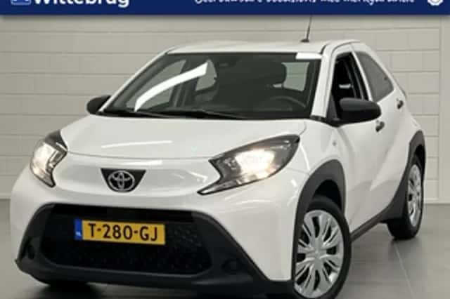 Toyota Aygo (2023) thumbnail 1