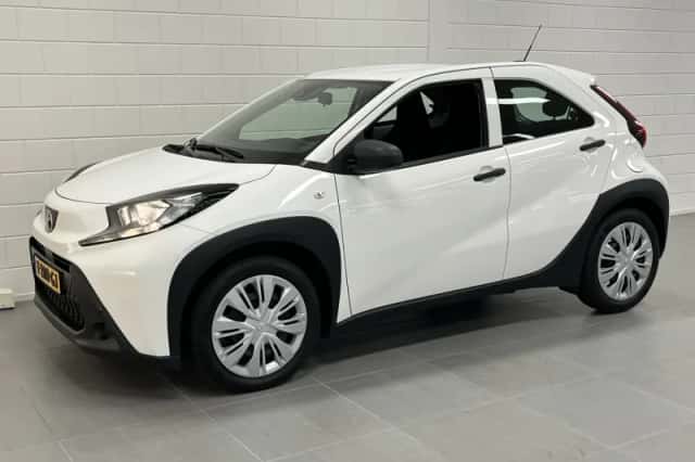 Toyota Aygo (2023) thumbnail 3