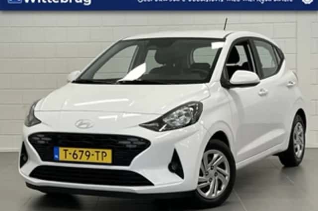 Hyundai i10 (2023) thumbnail 1