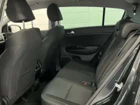 Kia Sportage (2019) thumbnail 18