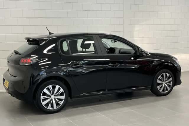 Peugeot 208 (2023) thumbnail 4