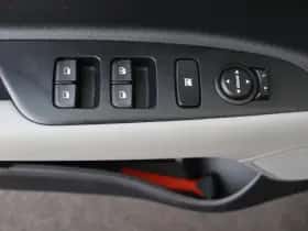 Kia Stonic (2020) thumbnail 31