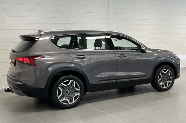 Hyundai Santa Fe (2023) thumbnail 4