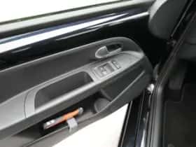 Volkswagen Up! (2023) thumbnail 15