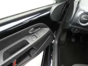 Volkswagen Up! (2023) thumbnail 15