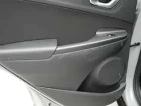 Hyundai Kona (2021) thumbnail 8