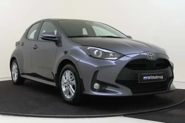 Toyota Yaris (2024) thumbnail 3