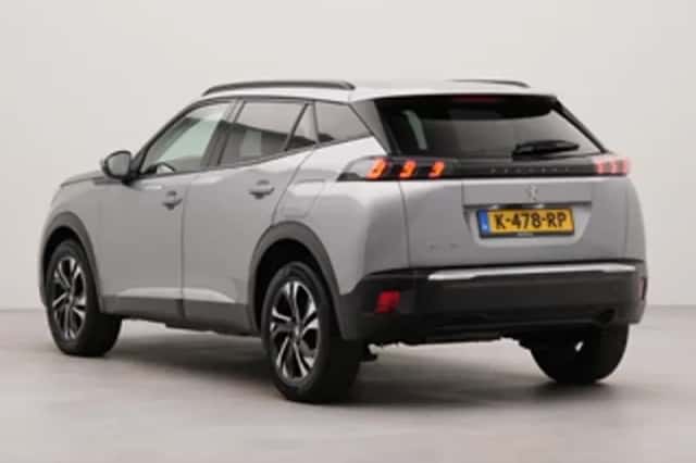Peugeot 2008 (2021) thumbnail 4