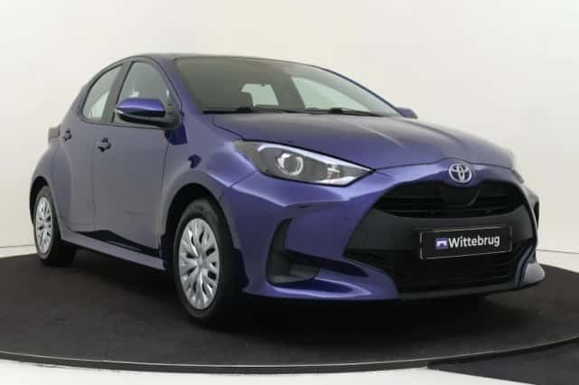 Toyota Yaris (2023) thumbnail 3