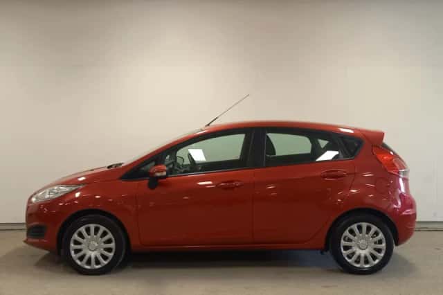 Ford Fiesta (2016) thumbnail 3