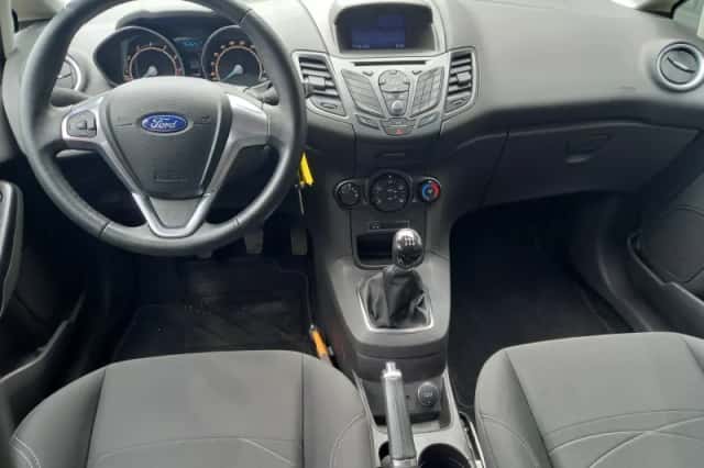 Ford Fiesta (2016) thumbnail 5