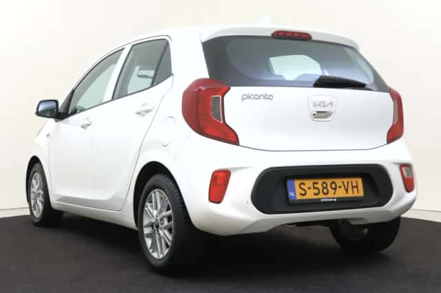 Kia Picanto (2023) thumbnail 4