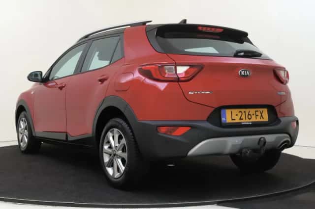 Kia Stonic (2021) thumbnail 3
