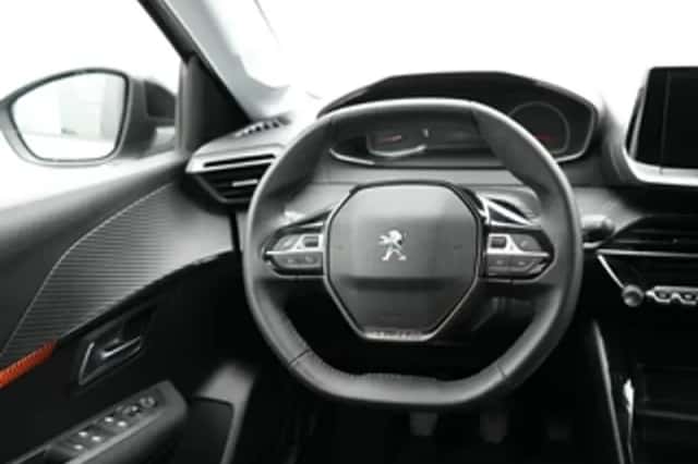 Peugeot 208 (2023) thumbnail 6