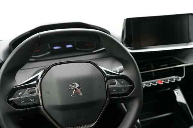 Peugeot 208 (2023) thumbnail 6