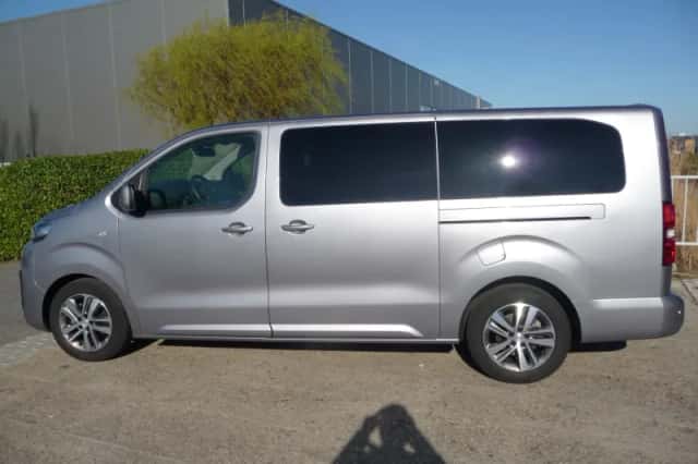 Peugeot Traveller (2021) thumbnail 2