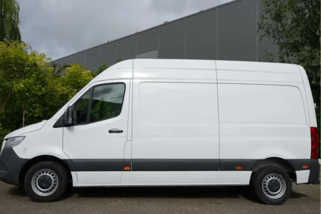 Mercedes-Benz Sprinter (2023) thumbnail 2