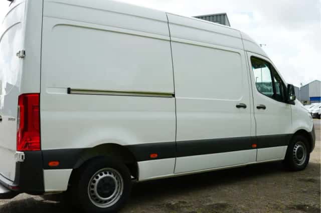 Mercedes-Benz Sprinter (2023) thumbnail 3