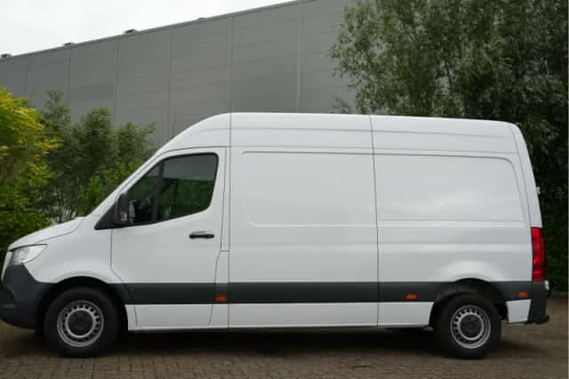Mercedes-Benz Sprinter (2022) thumbnail 2