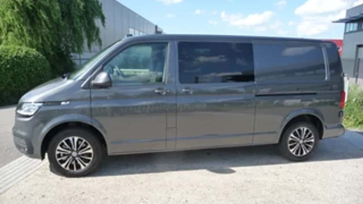 Volkswagen Transporter (2024) — foto 1