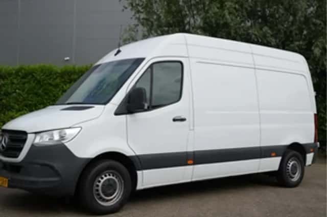 Mercedes-Benz Sprinter (2023) thumbnail 1
